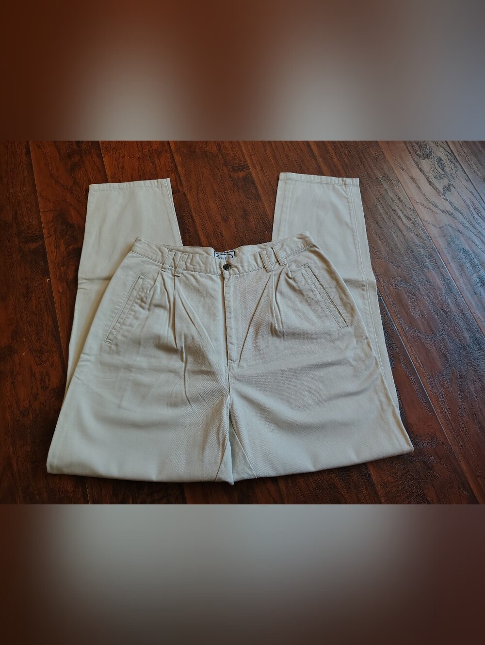 Bugle Boy Cropped Pleated Trousers in Light Beige